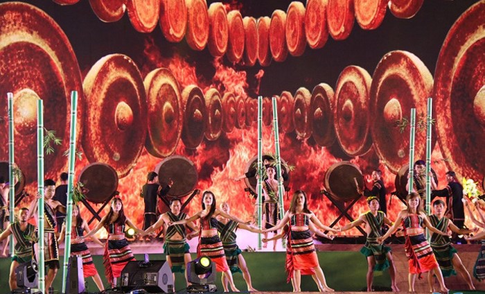 Văn nghệ tại festival văn hóa cồng chiêng Tây Nguyên